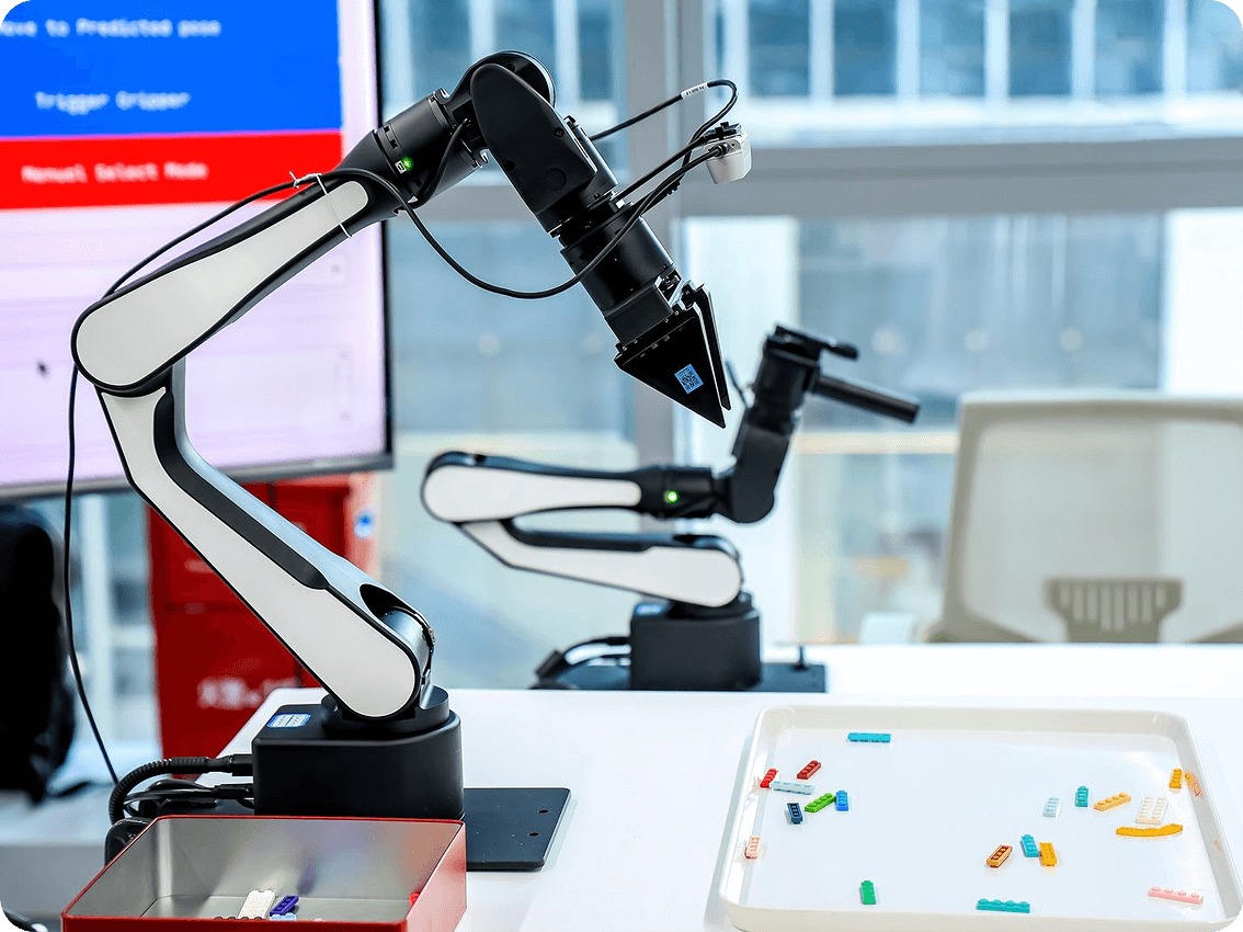 Based on the RDK S100, this embodied robotic arm features 7 degrees of freedom and is simple and easy to use.
